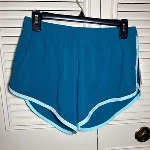 NWT Rabbit Repeats 4 inch shorts